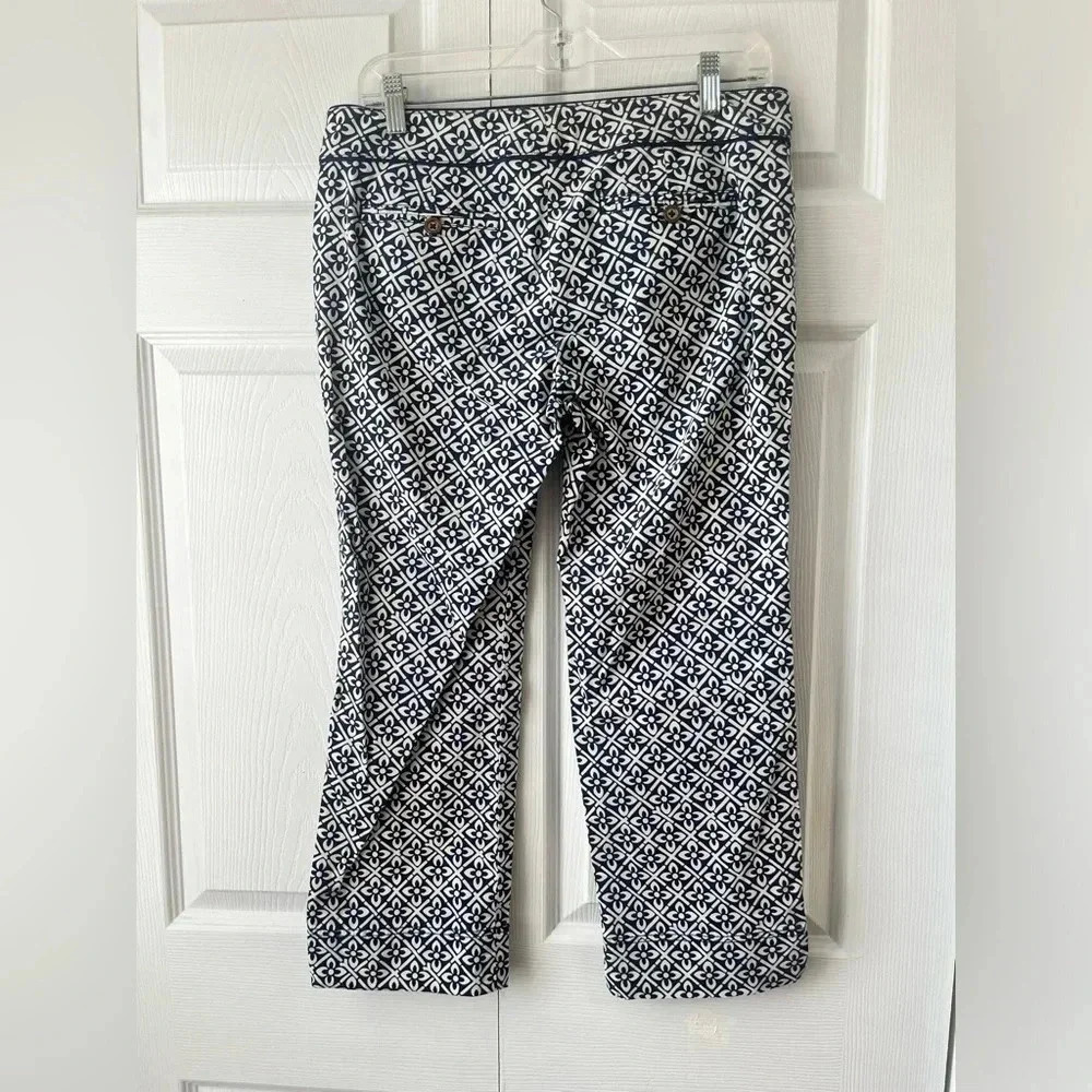 Lilly Pulitzer Horse Of Course + Floral Corduroy Capris Palm Beach Fit Size 4 - Picture 6 of 16